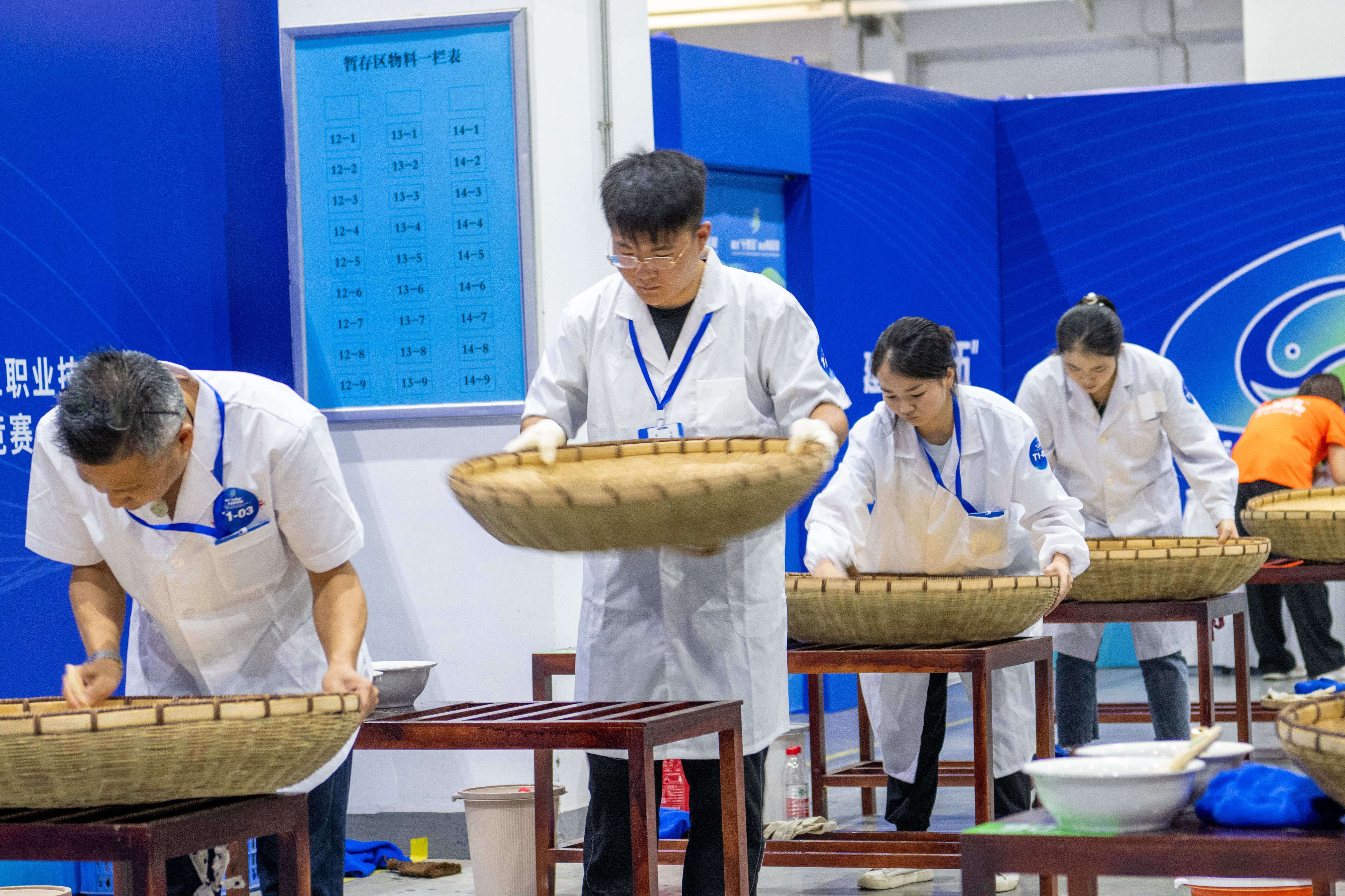 1 小我私家赛 .jpg 1 小我私家赛 .jpg