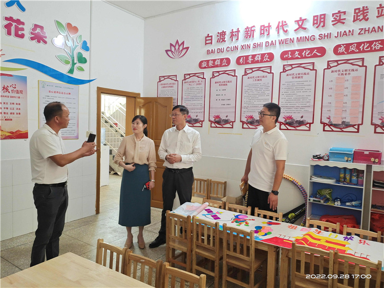 图5 村委会童心书屋交流旅行_副本.jpg 图5 村委会童心书屋交流旅行_副本.jpg